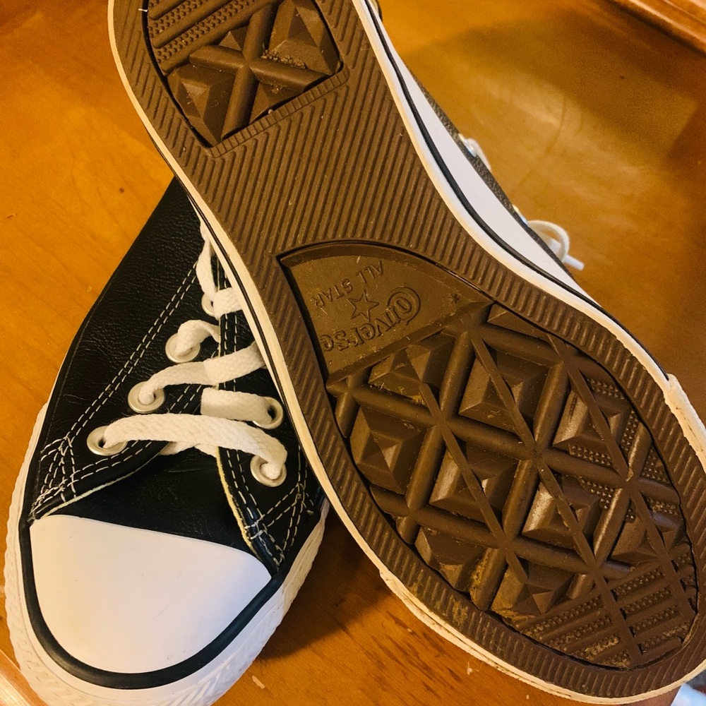 Women’s 7.5 leather converse.